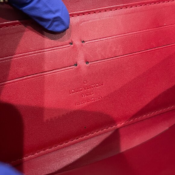Louis Vuitton Red Vernis Zip Around Long Wallet Sku#85954 (Gently Used, rubbing) - Picture 9 of 13